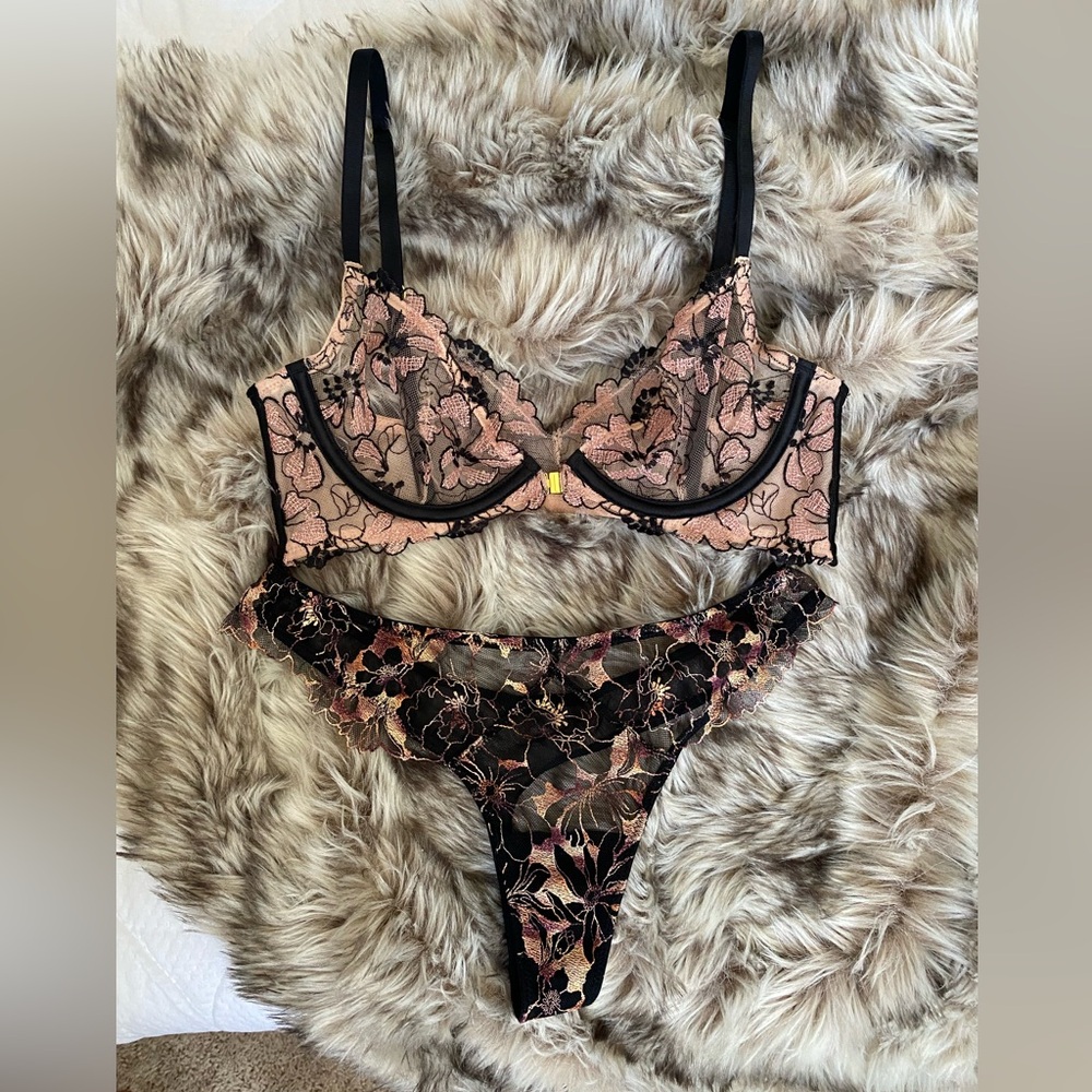 Victoria's Secret Lace Unlined Front Close Plunge Bra and Thong Panty Set
